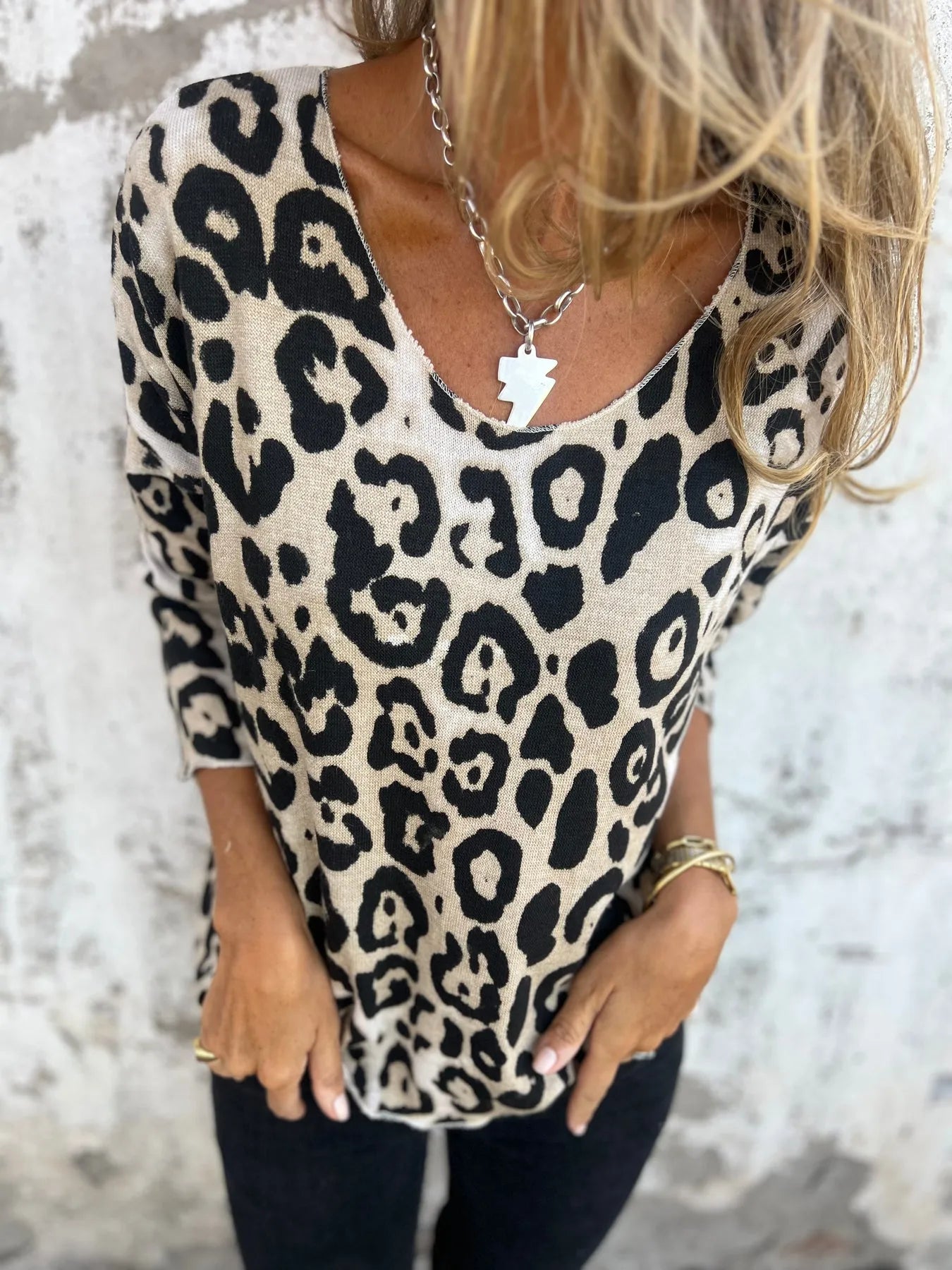 Swantje - Blusa Redonda Con Cuello y Estampado De Leopardo